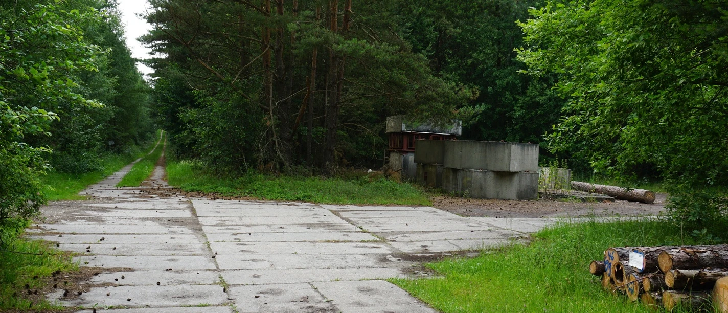 Kolonnenweg mit ehemaligem Grenzturm