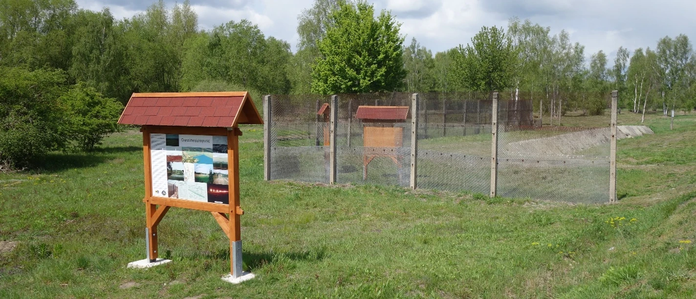 Grenzdenkmal Wülperode mit Info-Tafel