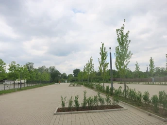 Überblick über den Wohnmobilstellplatz an der Wasserwelt