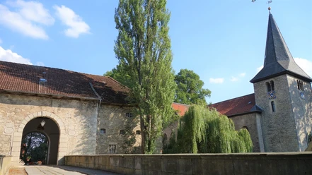 Wasserburg Veltheim und St. Remigius