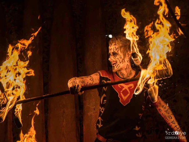 feuershow_freaksonfire.jpg