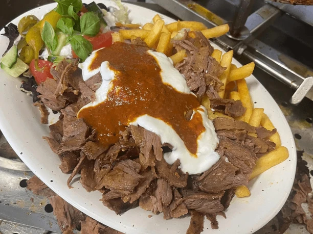La Perla - Kebab med pommes og salat - gdk - 1024 x-576