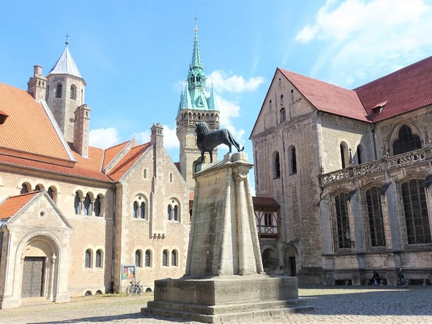 Braunschweiger Löwe, Burg Dankwarderode, Rathaus und Dom
