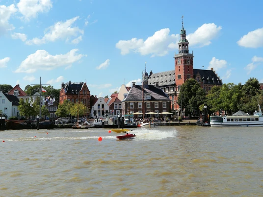 Leer - Hafen bei Tag.jpg