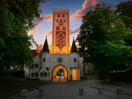 Landsberg am Lech - Bayertor am Abend.jpg