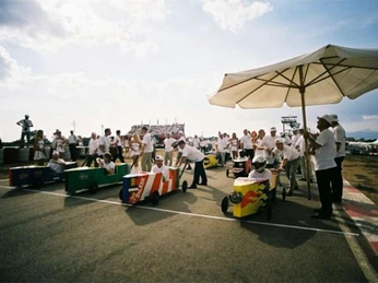 mSa Seifenkistenrennen Startsituation Seifenkistenrennen Team EventStarting line-up Soapbox Derby Team Event