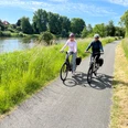 Radfahrer an der Weser in Nienburg