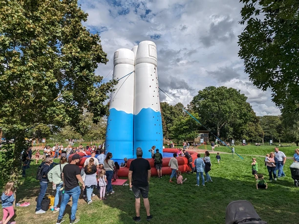 Kletterturm beim Treff Natur Familienfest