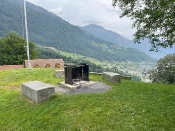 Grillstelle Rigiblick vorne.jpg