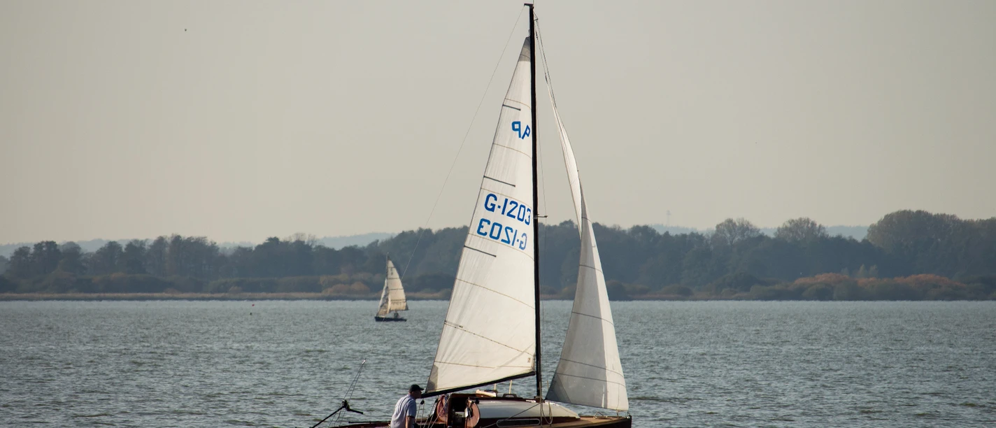 Segelboot am Dümmer