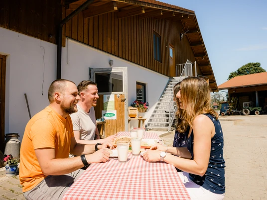 Butter machen Eiblhof Tourist Information.jpg