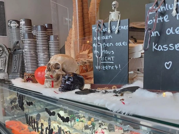 Halloween Eismanufaktur Theke