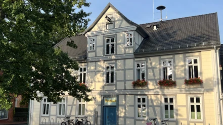 Der schöne Fachwerk-Hintereingang des Rathauses in Visselhövede Der schöne Fachwerk-Hintereingang des Rathauses in Visselhövede