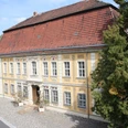 Jagdhaus Kössern Frontansicht - Burgen und Schlösser der Region Leipzig Das Bild zeigt die Frontansicht des barocken Jagdschlosses.The picture shows the front view of the baroque hunting accomodation.
