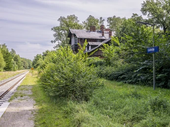 Station Göhrde - bekend als de "Kaiserbahnhof". Bahnhof Göhrde - genannt der "Kaiserbahnhof"Göhrde railway station - known as the "Kaiserbahnhof"Gare de Göhrde - surnommée la "gare impérialeStation Göhrde - bekend als de "Kaiserbahnhof".Göhrde jernbanestation - kendt som "Kaiserbahnhof"
