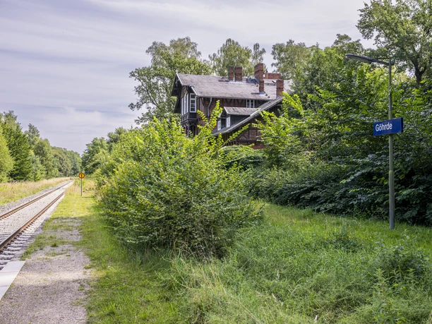 Station Göhrde - bekend als de "Kaiserbahnhof". Station Göhrde - bekend als de "Kaiserbahnhof".
