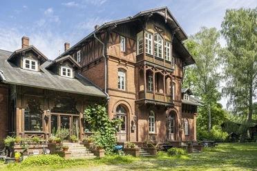 Station Göhrde - bekend als de "Kaiserbahnhof". Station Göhrde - bekend als de "Kaiserbahnhof".