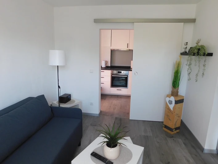 Wohnzimmer der Ferienwohnung Hoops Wohnzimmer der Ferienwohnung HoopsLiving room of the Hoops vacation apartmentOpholdsstuen i ferielejligheden HoopsWoonkamer van de vakantiewoning Hoops