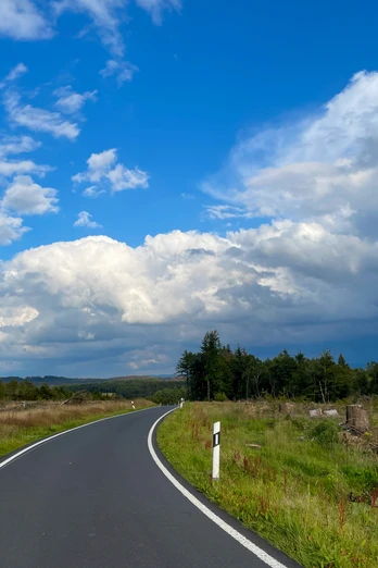 Die Strecke führt durch das Ebbegebirge
