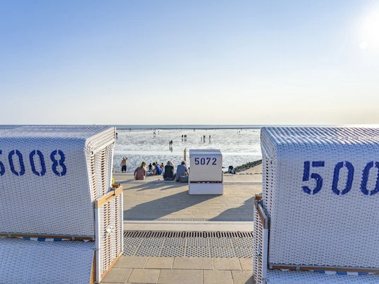 Büsum-Strandkörbe-Watt02