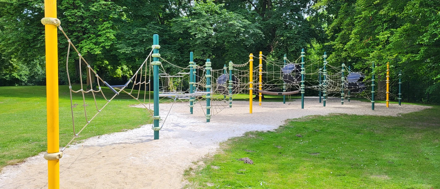 2_Mara Bartsch.jpg Low ropes course in the Bürgerpark outdoor pool