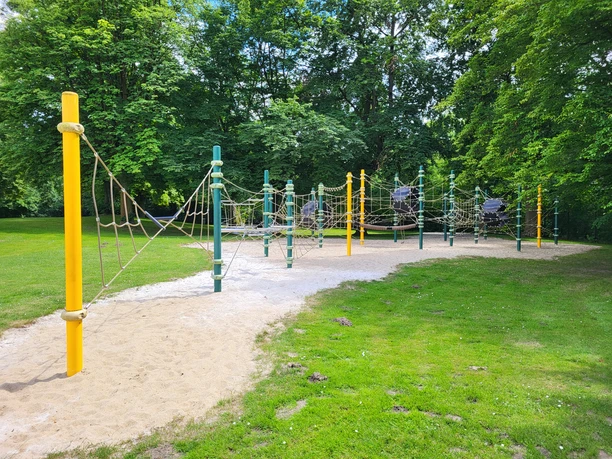 2_Mara Bartsch.jpg Low ropes course in the Bürgerpark outdoor pool