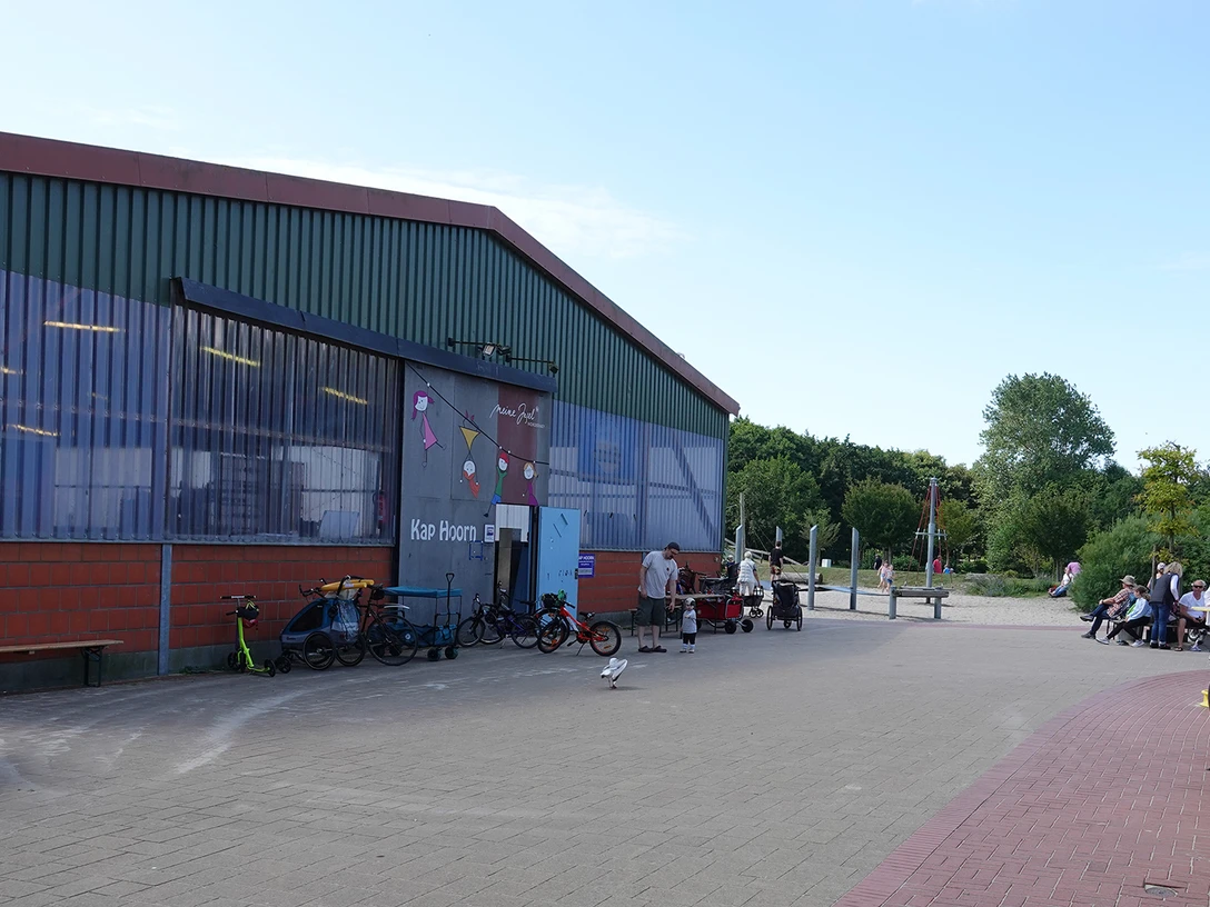 In- und Outdoor-Kinderspielpark "Kap Hoorn"