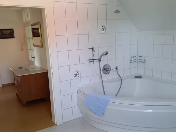 Bad mit Badewanne Bad mit Badewanne
