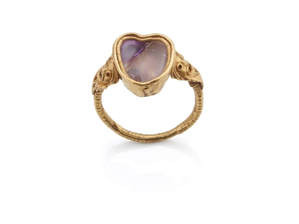 Fingerring, hellenistisch, 3.–2. Jh. v. Chr. Hellenistischer Fingerring aus Gold mit herzförmigem Amethyst, filigran gearbeitet.