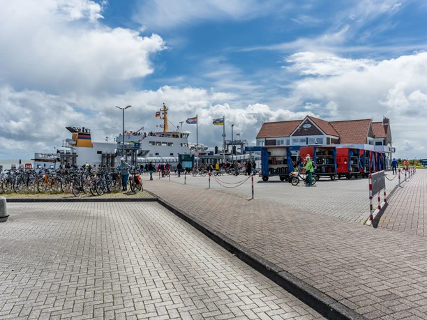 Juister Hafen - Hafen Juist.jpg Juist harbor - Juist harbor