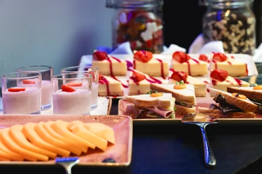 Et es wie et es Coffee breaks with a variety of cakes