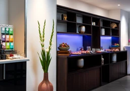 Et kütt wie et kütt Kaffeepause im Konferenzbereich mit Häppchen und TeestationCoffee break in the conference area with snacks and tea station