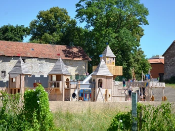 Ritterburgspielplatz an der Wasserburg Gebhardshagen in Salzgitter