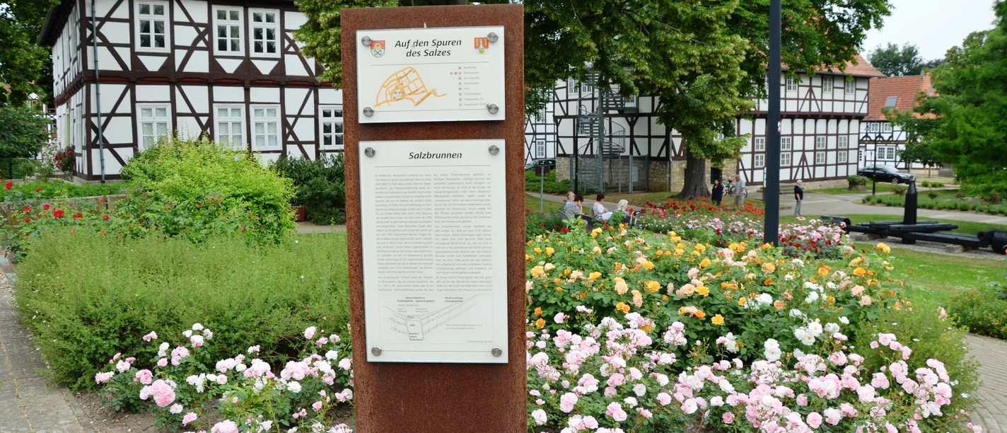 Infostele Salzbrunnen im Rosengarten Salzgitter-Bad