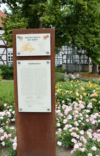 Infostele Salzbrunnen im Rosengarten Salzgitter-Bad