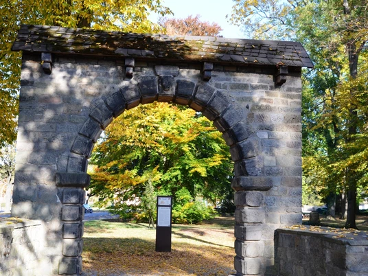 Infostele Vöppstedter Friedhof in Salzgitter-Bad