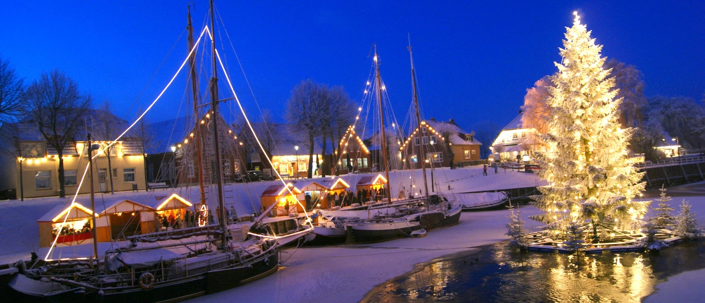 Schwimmender Weihnachtsbaum