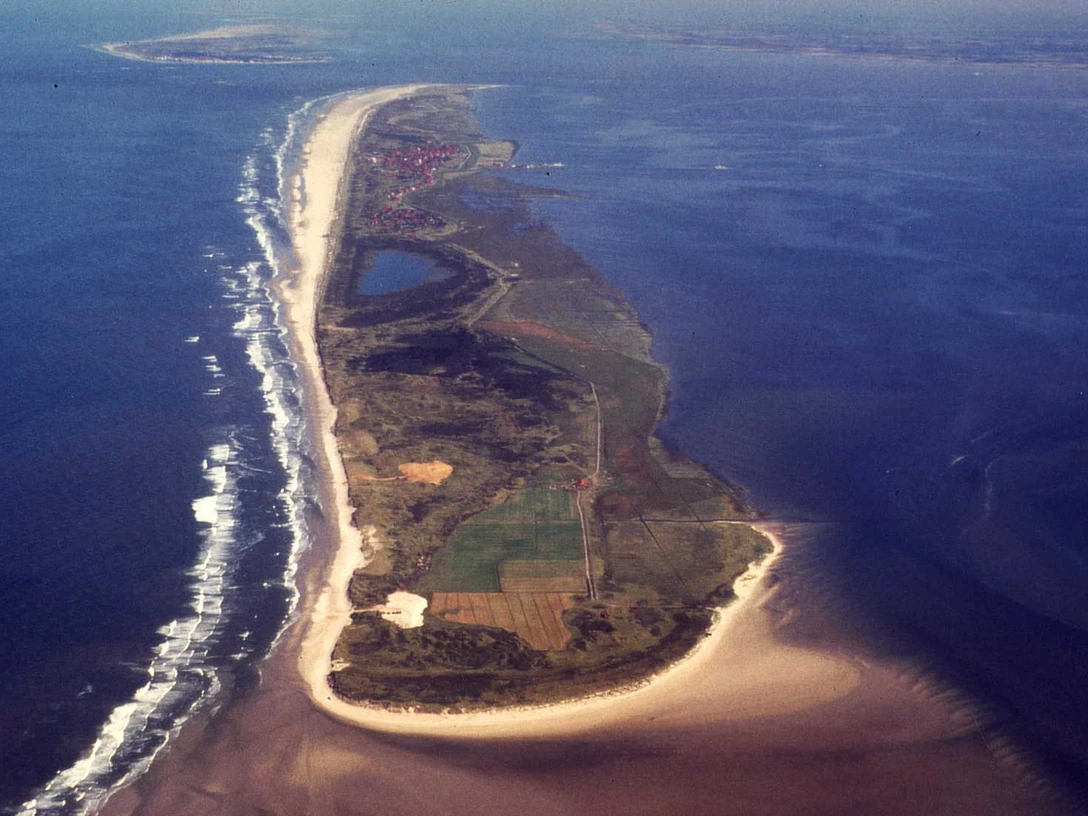 Juist aus der Luft - Inselquerung.jpg Juist aus der Luft - Inselquerung