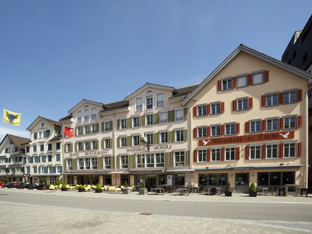 weisses-rössli-brunnen-gastronomiebetriebe-erlebnisregion-mythen_1.jpg