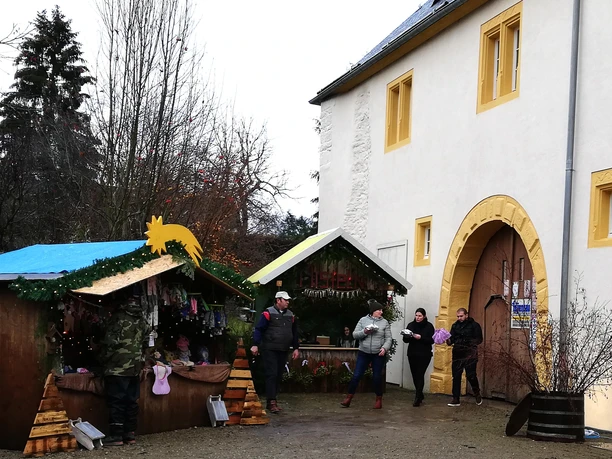 Marktstände vor der Scheune Marktstände vor der Scheune