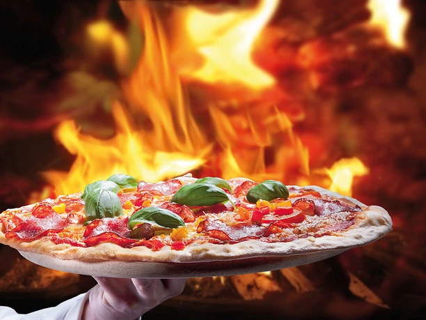 tuermli-restaurant-pizzeria-sempach-einzigartig-pizzen-steinofen-feuer.jpg