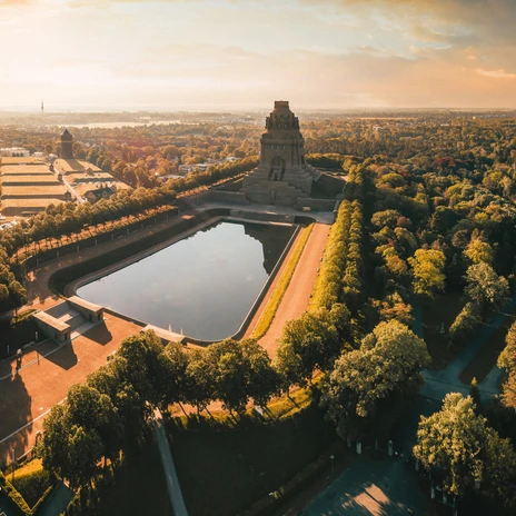 Rahmenprogramm mit Besuch des Völkerschlachtdenkmals in Leipzig | Leipzig Convention Bureau Rahmenprogramm mit Besuch des Völkerschlachtdenkmals und Blick auf den See der Tränen – präsentiert vom Leipzig Convention Bureau