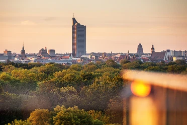 Blick vom Wackelturm im Rosental über die Stadt | Leipzig Conventon Bureau Blick vom Wackelturm im Rosental über die Stadt - präsentiert vom Leipzig Convention Bureau