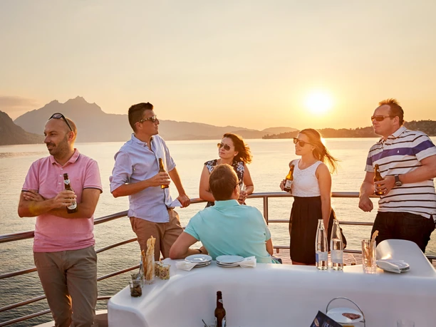 Apero auf dem Schiff Saphir