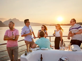 Apero auf dem Schiff Saphir Apero auf dem Schiff Saphir