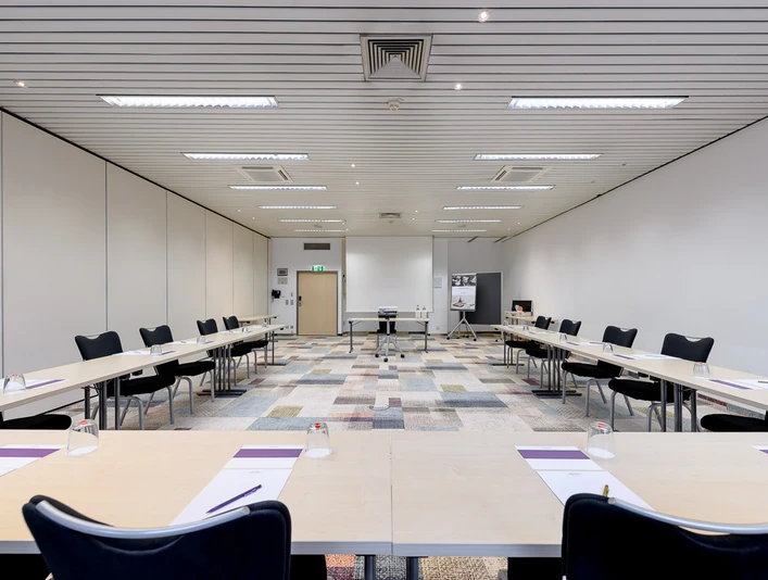 Tagungsraum Großer Tagungsraum mit U-Form BestuhlungLarge conference room with U-shaped seating