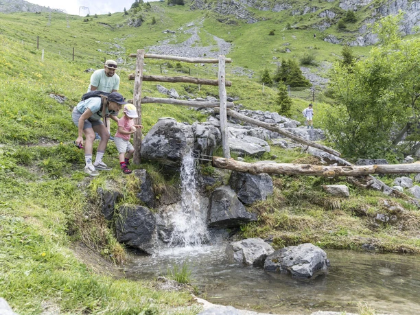 Brunni Holzkugelpfad beim Härzlisee_Brunni Bahnen.jpg