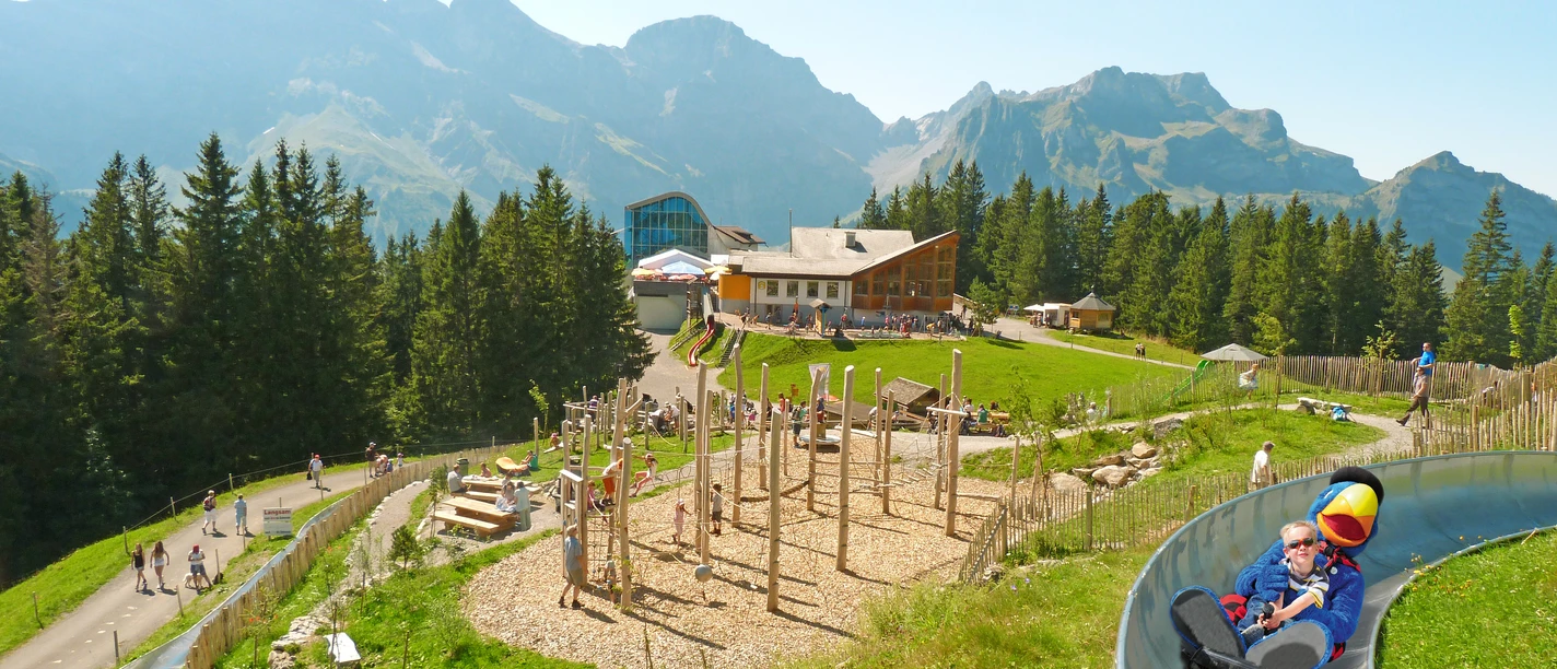 Aire de jeux alpine de Globi et piste de luge d'été de Ristis.jpg