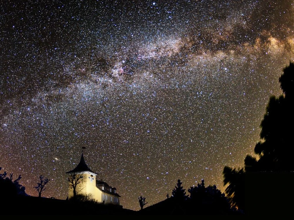 Milchstraße über dem Glockenturm - Foto: Sternwarte Sankt Andreasberg