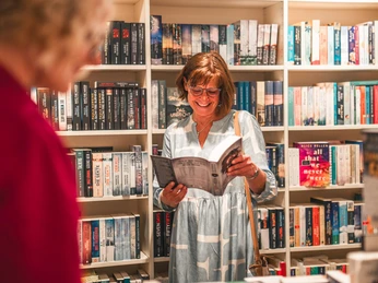 Frauen-Buchhandlung c) Jonas Dülberg, Tourist-Info Willingen.jpg